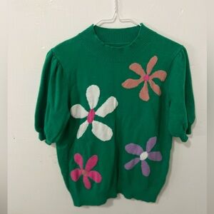 Short sleeve flower sweater